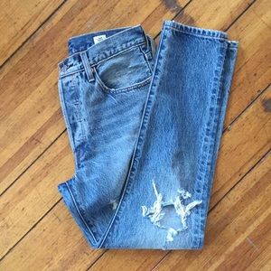 Distressed 501 Levi’s jeans.
